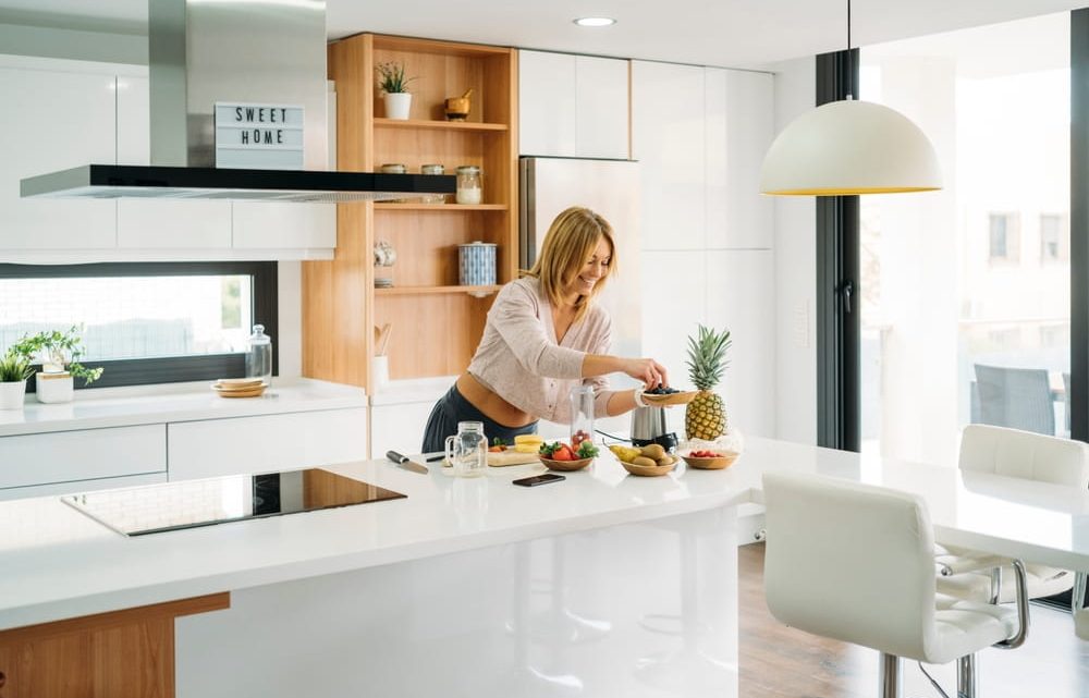 Plan de travail de cuisine : comment choisir entre granit, quartzite, céramique et quartz ?