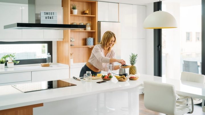 Plan de travail de cuisine : comment choisir entre granit, quartzite, céramique et quartz ?